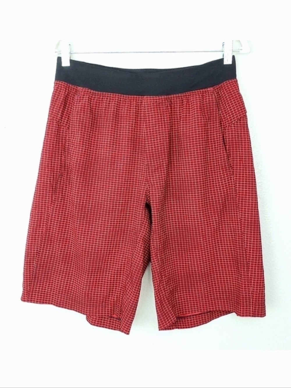 LULULEMON Men's Core Shorts 10" Red Grid MEDIUM